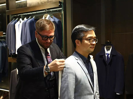 西装定制中领子该怎么选择呢？